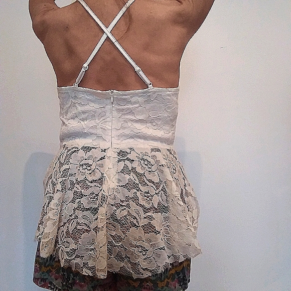 White lace summer top - Picture 2 of 2